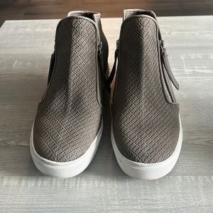 Womens Steve Madden Slip Ons Size 7.5